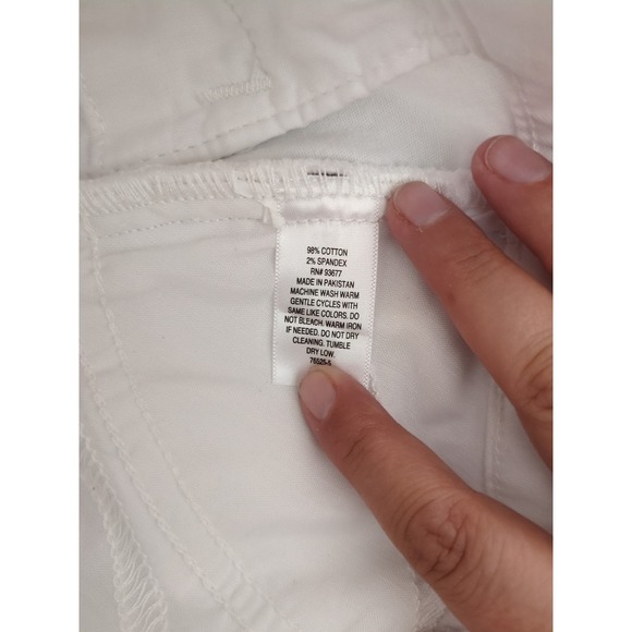 St John's Bay White Capri Pants Cropped Casual Everyday Size 4 - Picture 7 of 8